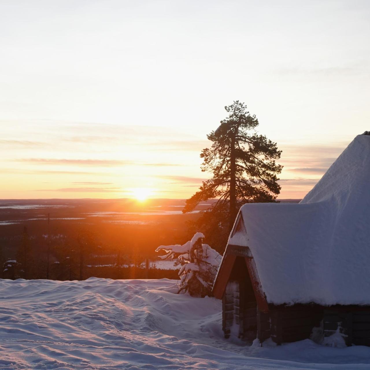 Classic Log Cabin Ski-In Ski-Out Леви Экстерьер фото