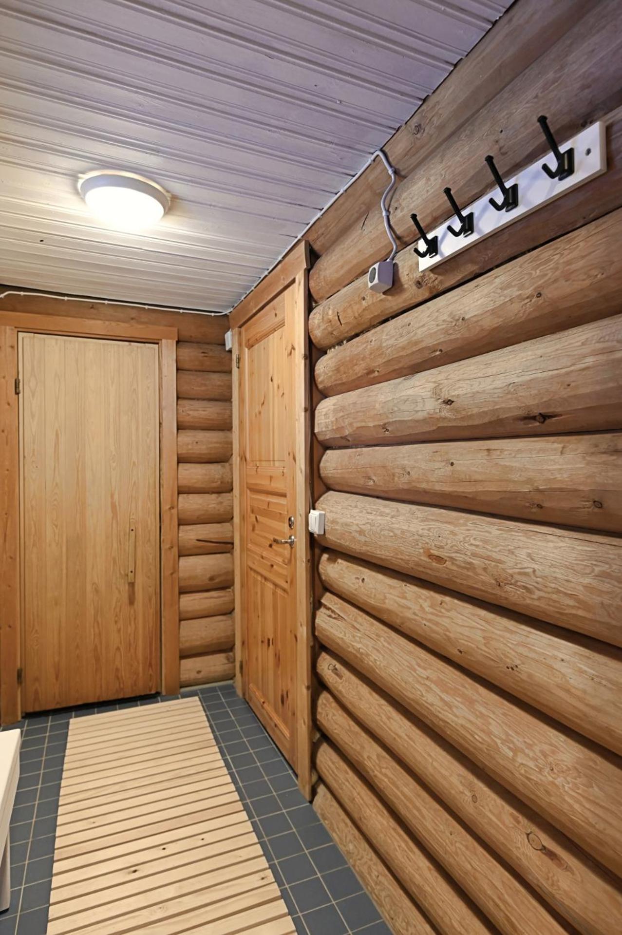 Classic Log Cabin Ski-In Ski-Out Леви Номер фото