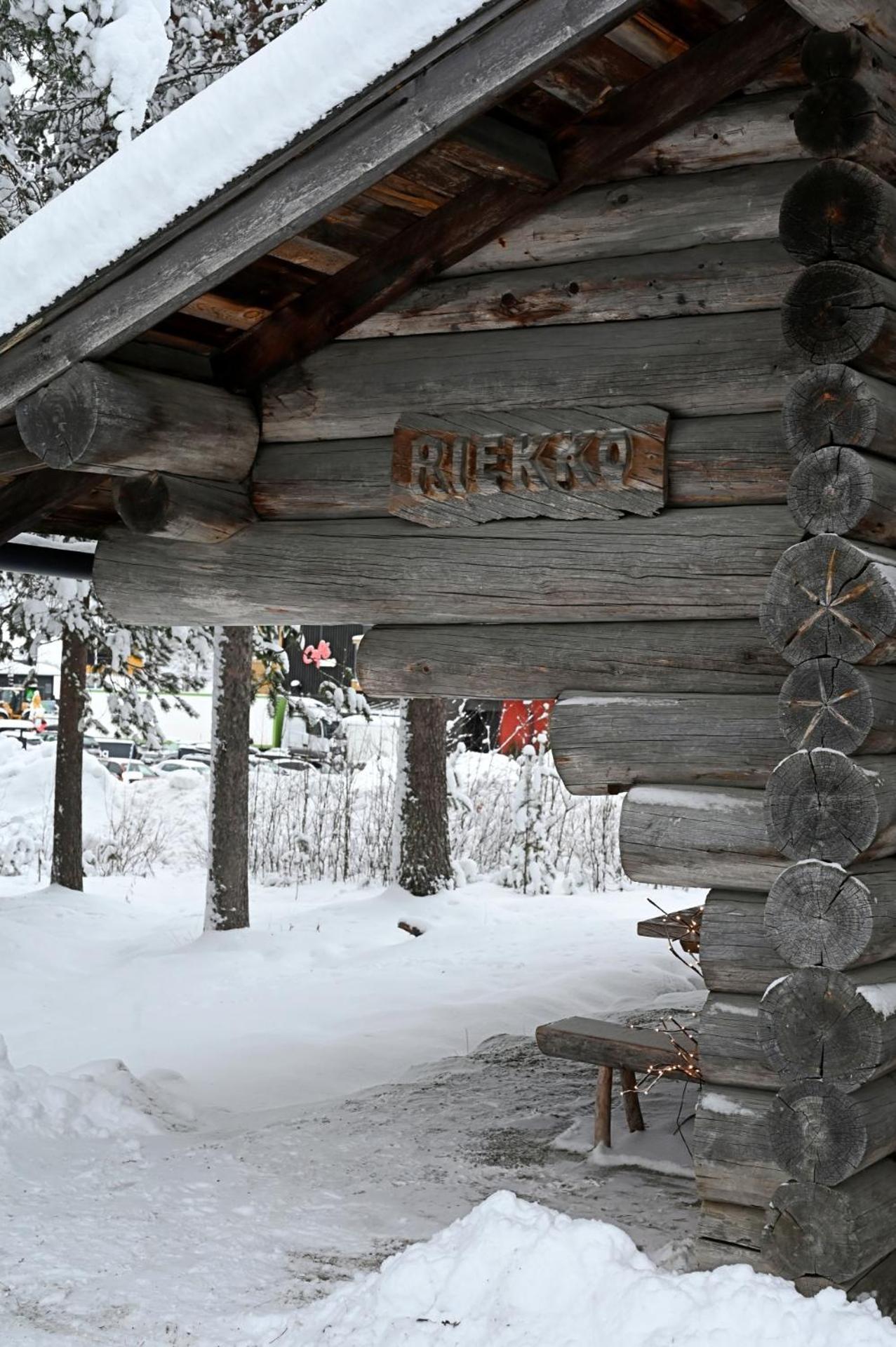 Classic Log Cabin Ski-In Ski-Out Леви Экстерьер фото