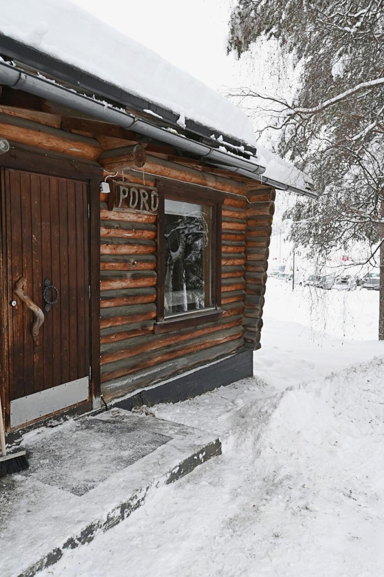 Classic Log Cabin Ski-In Ski-Out Леви Экстерьер фото