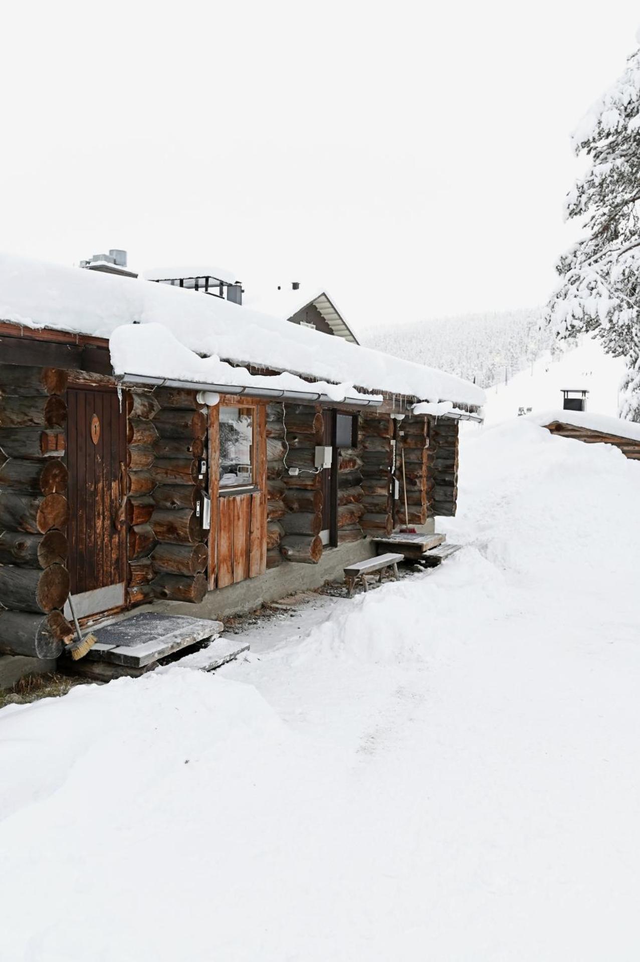 Classic Log Cabin Ski-In Ski-Out Леви Экстерьер фото