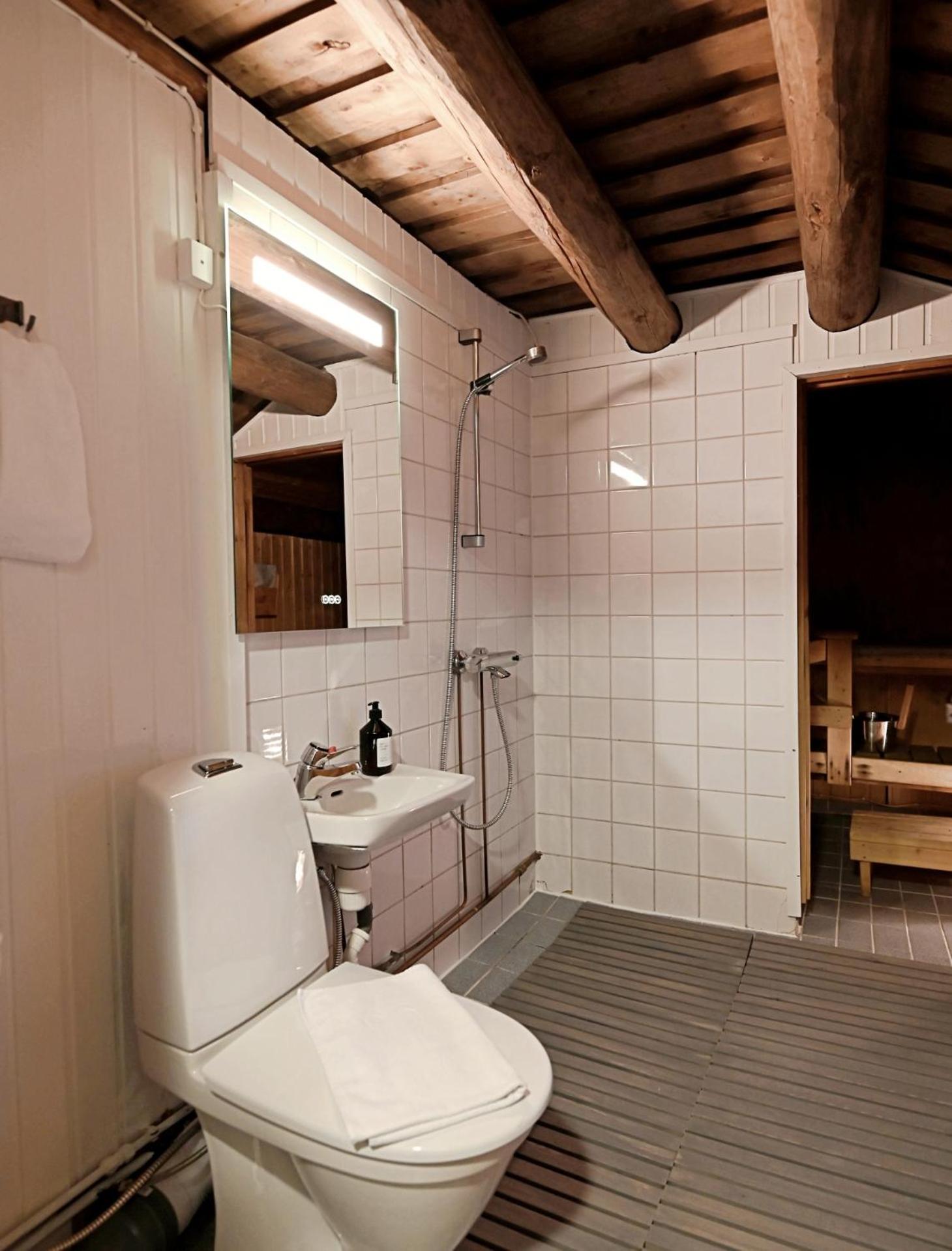 Classic Log Cabin Ski-In Ski-Out Леви Экстерьер фото