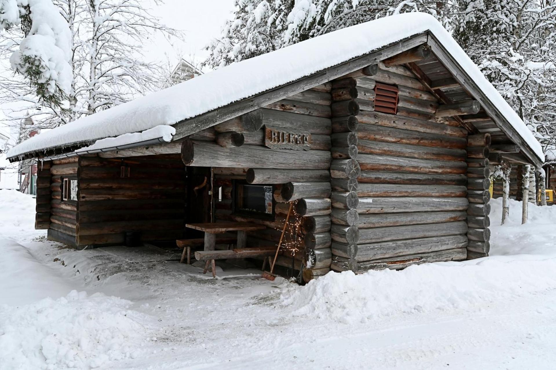 Classic Log Cabin Ski-In Ski-Out Леви Экстерьер фото
