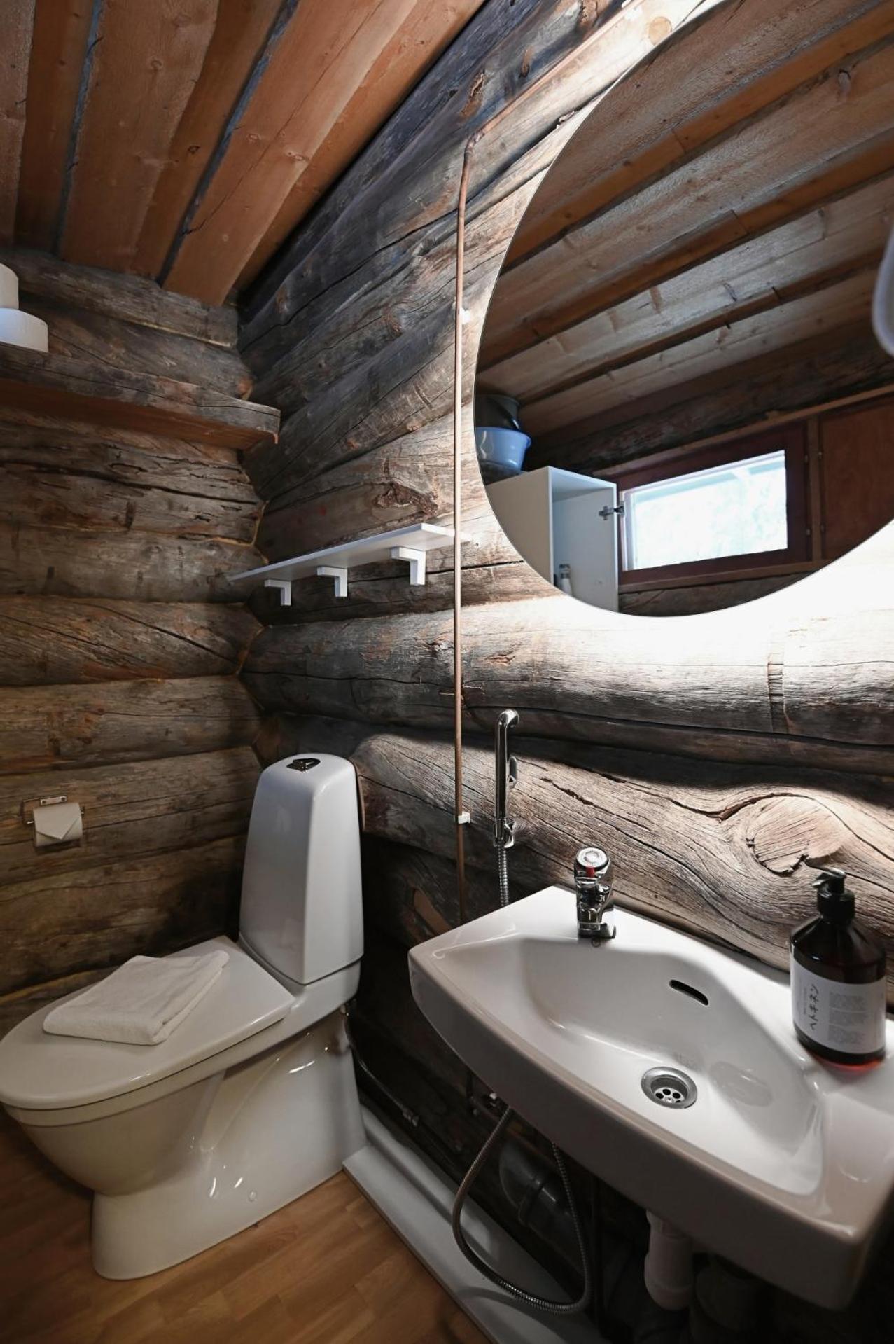 Classic Log Cabin Ski-In Ski-Out Леви Номер фото