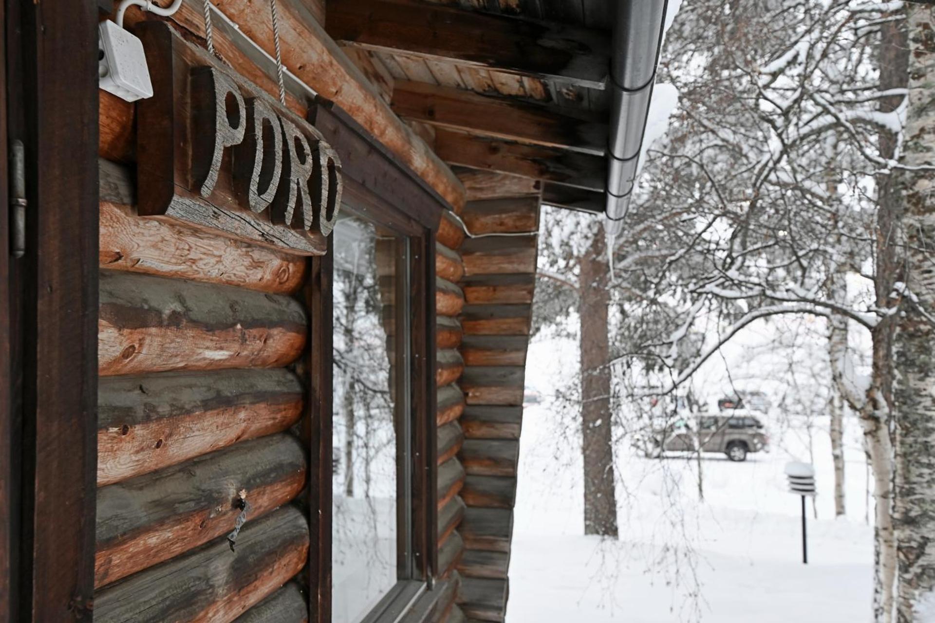 Classic Log Cabin Ski-In Ski-Out Леви Экстерьер фото